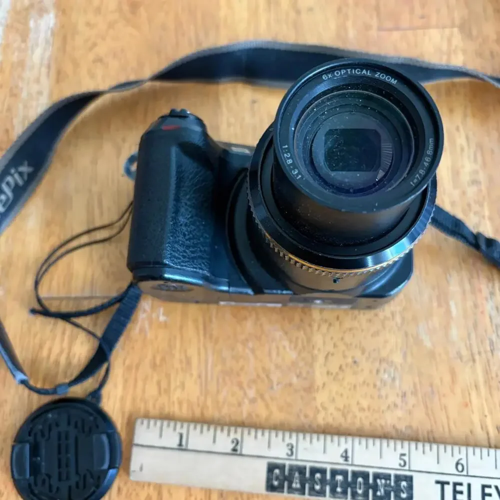 Fujifilm FinePix S7000 Digital Camera 19X Zoom CF XD Cards For Parts Repair